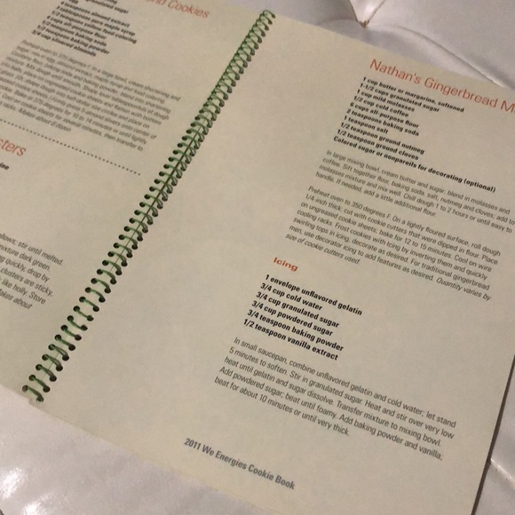 2011 We Energies Cookie Book - Picture 9 of 16